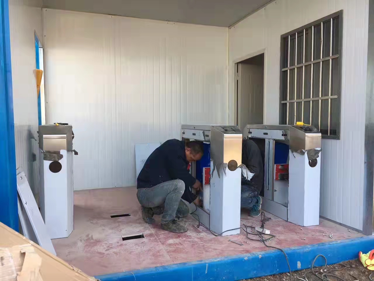 徐州地鐵3號線4標(biāo) 翼閘門禁系統(tǒng)安裝