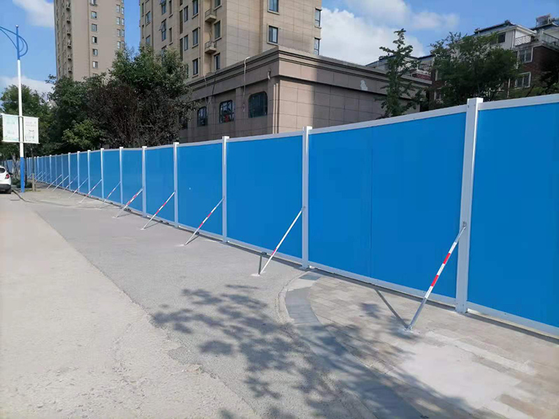 連云港市灌云縣城鄉一體化污水治理工程圍擋已安裝完畢